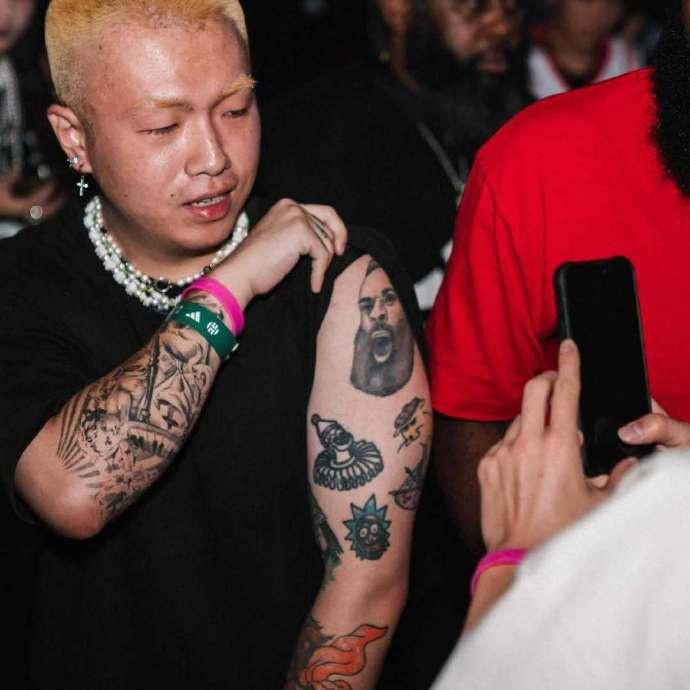 向中国球迷, src