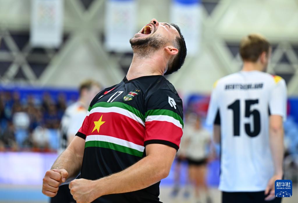 姜克红, 苏里南队胜 姜克红, 苏里南队胜